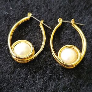 S🌷LE! 3/$10. Swirl Pearl Hoop Earringsp